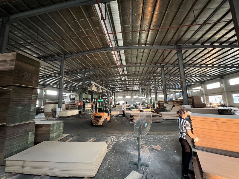 Dongguan Lingfeng Wood Industry Co., Ltd. 製造者の生産ライン