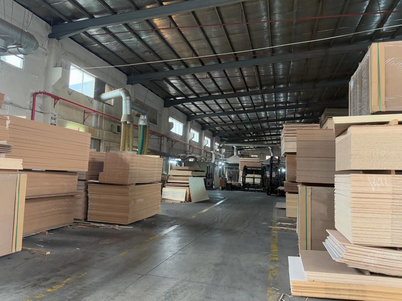 Dongguan Lingfeng Wood Industry Co., Ltd. 製造者の生産ライン